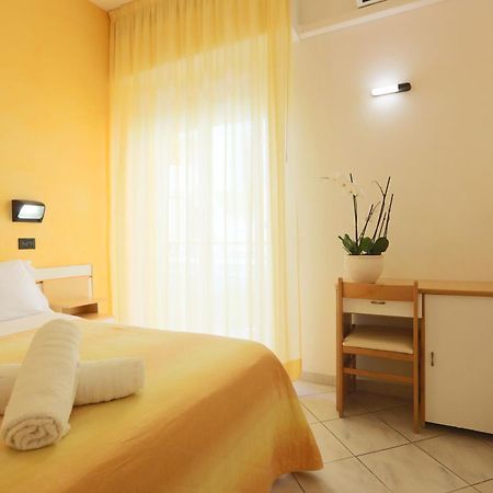 Hotel De La Ville Rimini Esterno foto