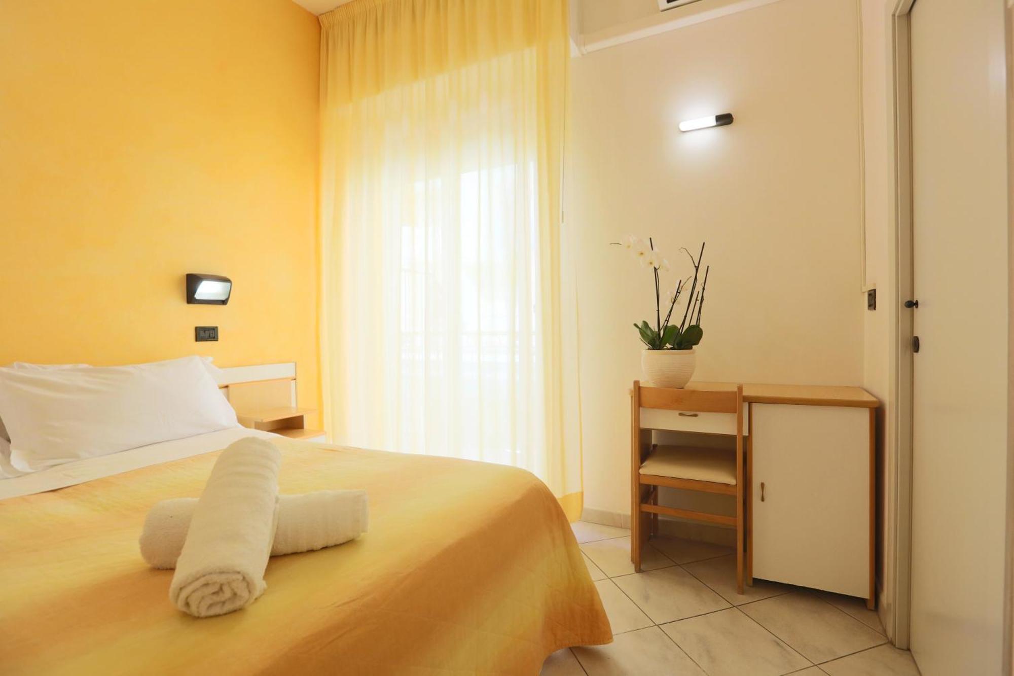 Hotel De La Ville Rimini Esterno foto
